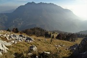 94 Ci abbassiamo verso i pascoli della Cascinetta di Menna 